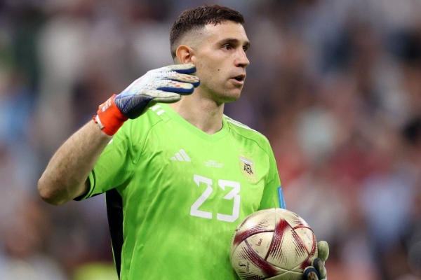 莫佩調侃撞傷萊諾成就大馬?。骸半y道他不應該對我心存感激嗎？”