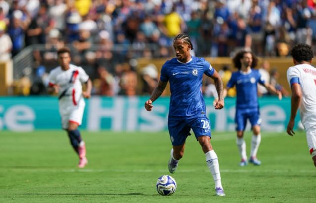 輸球又輸人！巴黎0-3慘敗，主教練掌摑切爾西神鋒引發大規模沖突